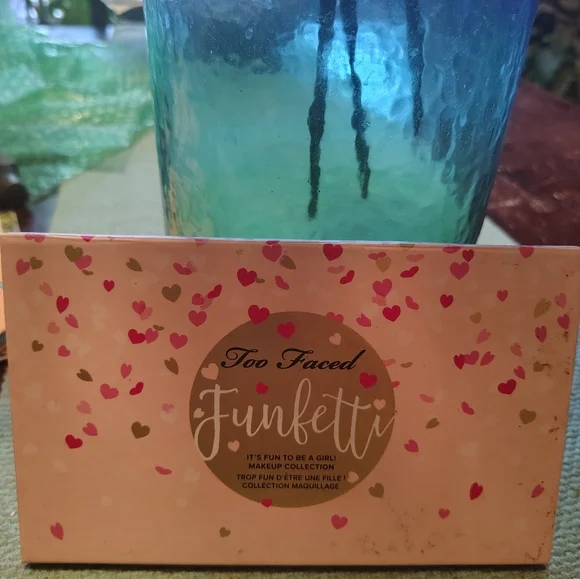 Too Faced Eyeshadow Palette - Multicolor - Picture 2 of 6